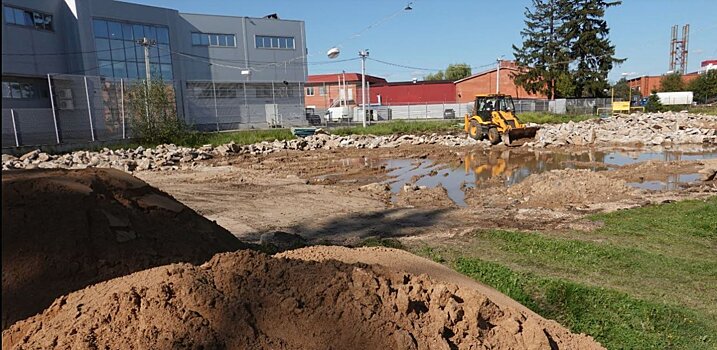 Глава городского округа Руза проверил ход реконструкции хоккейной площадки в Тучково