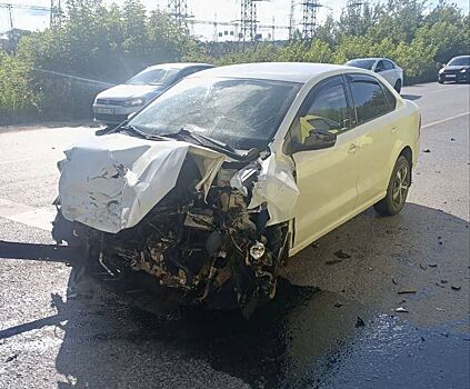 Три человека пострадали в ДТП на перекрёстке улиц Маяковского и Пойма в Ижевске