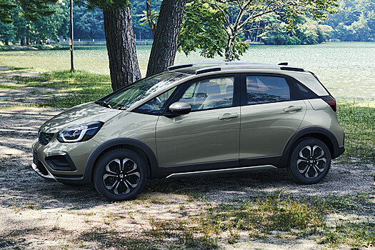 «Приподнятый» хэтчбек Honda Fit Crosstar получил обновки и подорожал