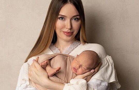 Анастасия Костенко рассказала, когда закончит кормить грудью сына