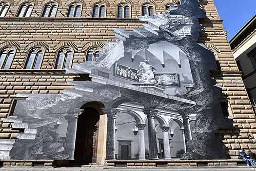 На фасаде палаццо во Флоренции появилась "Рана"