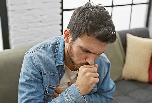 Врач рассказала об отличающих туберкулез от простого кашля ранних симптомах