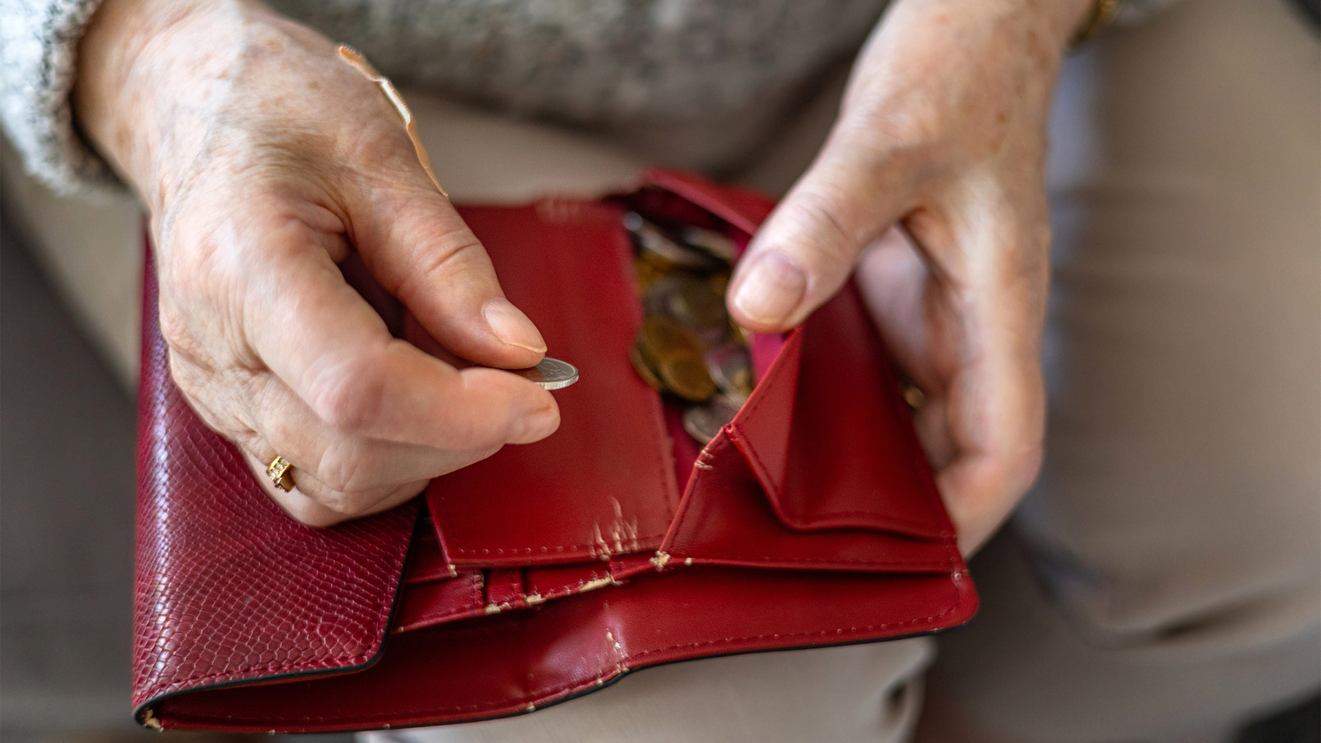 Проблемы с деньгами связаны с деменцией