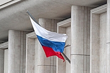Путин обязал детсады, колледжи и вузы вывешивать флаг РФ