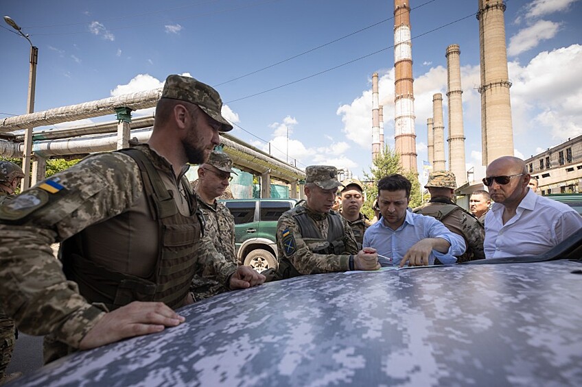 После осмотра Владимир Зеленский отметил, что украинской армии необходимо улучшение обеспечения.