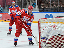 Легенды спорта вышли на лед, чтобы напомнить новичкам и болельщикам о силе русского хоккея