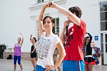 Летом в Московских парках пройдут бесплатные уроки танцев.