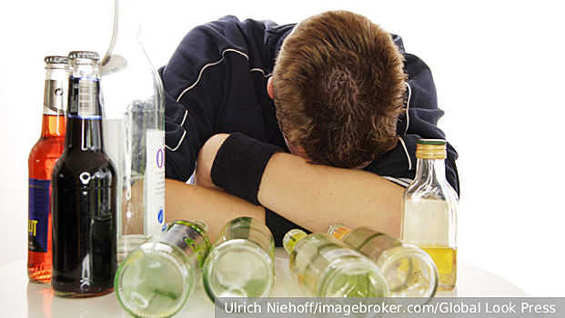Число новых случаев алкоголизма и наркомании в Петербурге за год выросло на 22%