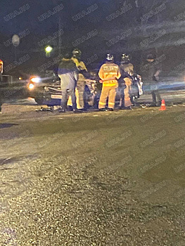 В курганском районе Рябково машину смяло после аварии