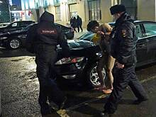 Голый мужчина напал на сотрудника ФСО в центре Москвы