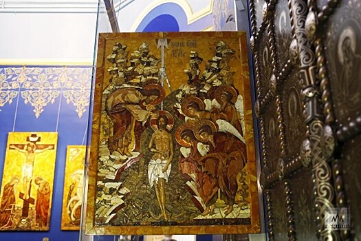 В музее-часовне Спаса на крови представили янтарную икону