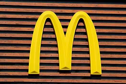 Выручка «Макдоналдс» в России упала впервые за 19 лет