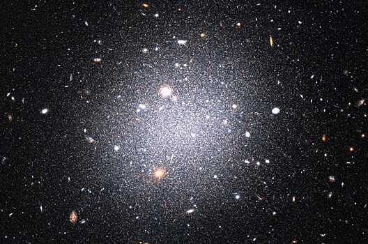 Древнее столкновение лишило цепочку галактик темной материи
