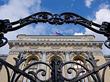 Счета россиян стали чаще блокировать из-за включения в базу ЦБ