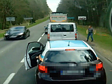 Белорусские туристы выбросили мусор в окно машины и моментально получили урок от поляков