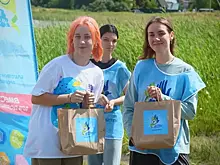 В Омске на озере Соленое провели субботник