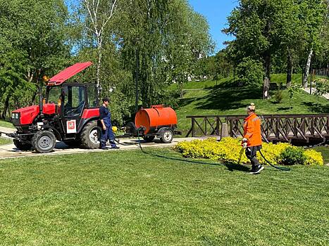 Парковую зону Воскресенского продолжили приводить в порядок