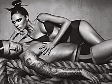 Дэвид и Виктория Бекхэм в годовщину свадьбы гуляли вдвоем по Версалю