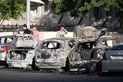 20 машин повреждены, три из них сгорели при атаке БПЛА ВСУ на Новороссийск