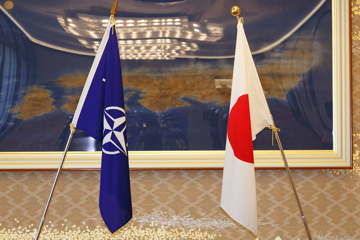 Япония и НАТО захотели сотрудничать для противостояния России и Китаю