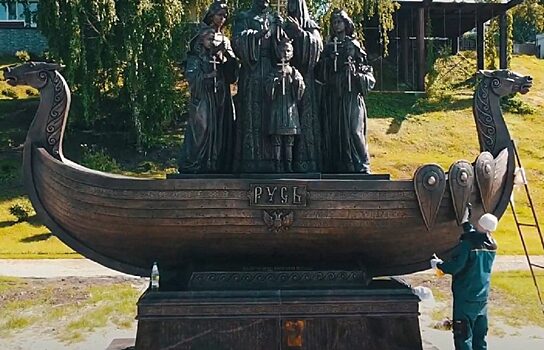 В Тюмени появился памятник семье Романовых