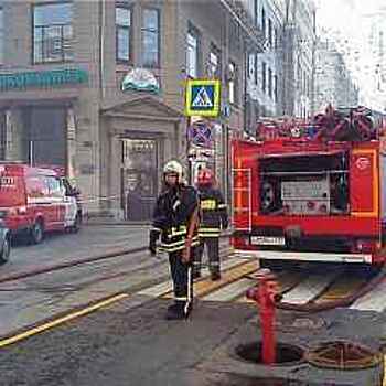 Пожара в Доме педкниги в Москве разгорелся вновь