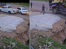 Неуправляемая фура, укатившаяся с уклона, вызвала большой переполох на автотрассе - видео