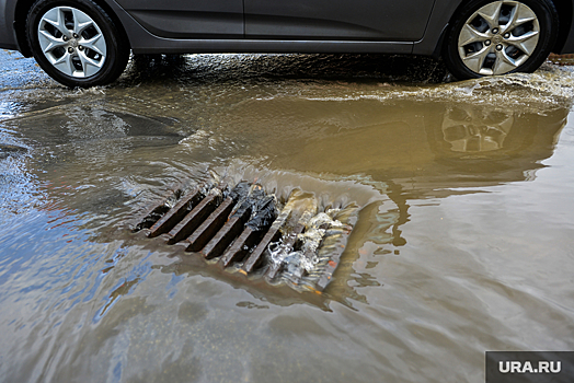 Жители городов ЯНАО массово жалуются на затопленные улицы