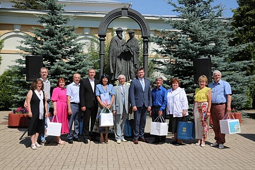 Калужанам вручили медали "За любовь и верность"