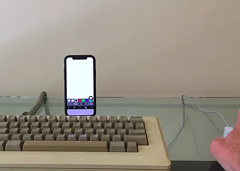 Клавиатуру и мышь от Macintosh 1984 года успешно подключили к iPhone X
