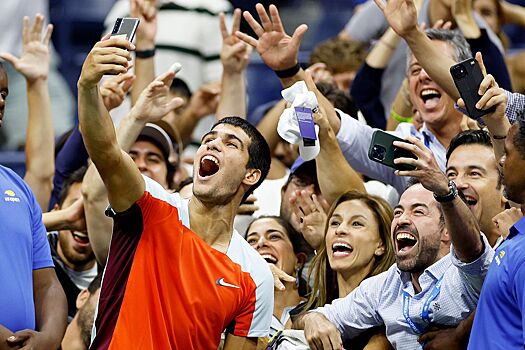 Карлос Алькарас победил Янника Синнера в 1/4 US Open — 2022: теннисисты установили новый рекорд на «Шлеме»