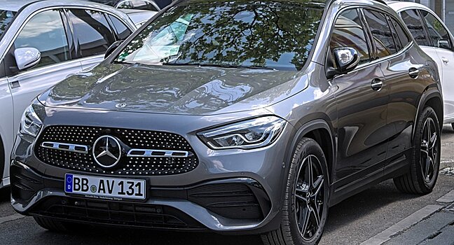 Mercedes-AMG A45 2023 года вышел на тесты без сенсорной панели MBUX