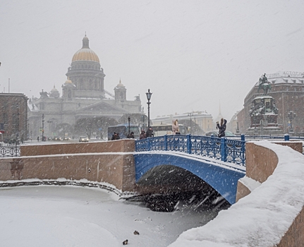 Как выжить в Петербурге этой зимой: что делать, если не убирают снег, не посыпают лед и падают сосули