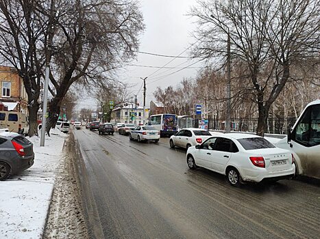 С пяти улиц в центре Саратова будут эвакуировать автомобили