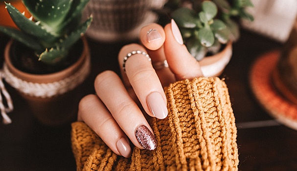 Ледяная Барби и другие тренды маникюра−2024, которые вы захотите повторить