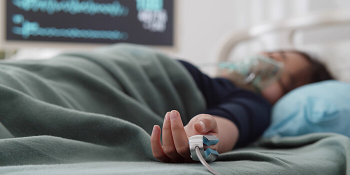 Дети в опасности: в России растет число госпитализаций несовершеннолетних с COVID-19