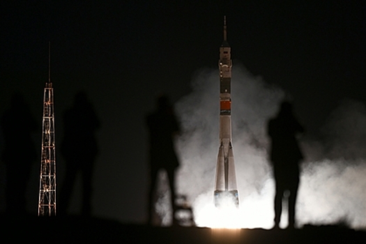 НАСА купит два места на российских «Союзах»