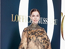 Ахмадуллина пришла на вечер L'Officiel в образе Жар-птицы, а Собчак — рок-дивы