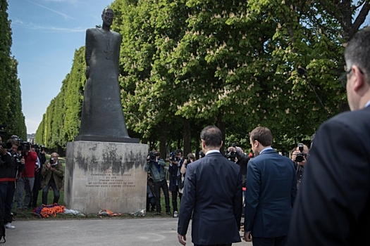 Лидер президентской гонки во Франции почтил память жертв Геноцида армян