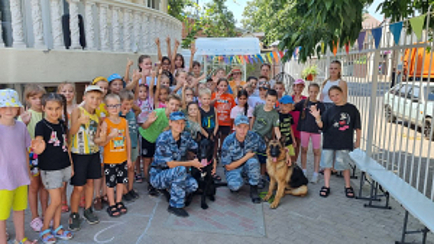 На Ставрополье полицейские и общественники провели познавательное мероприятие для воспитанников детского оздоровительно-образовательного центра «Лесная поляна»