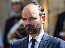 Премьер Франции заявил, что Ферран останется в кабмине, несмотря на скандал