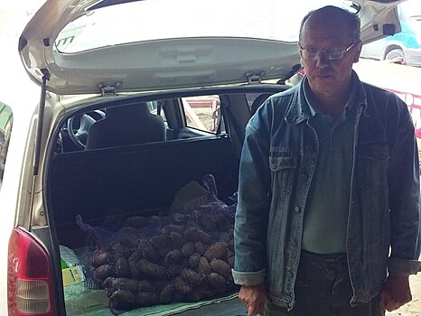 В Тверской области фермер раздал картофель многодетным семьям