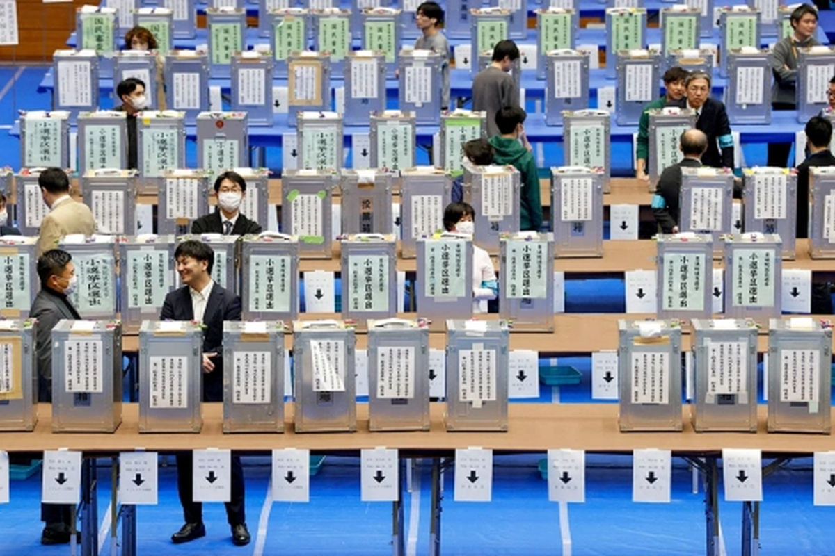 Правящий блок Японии во главе с Такаити закрепил лидерство