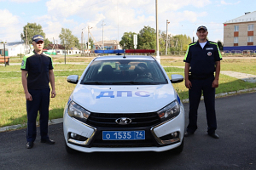 В Челябинской области инспекторы ДПС помогли водителю большегруза с поломкой на трассе