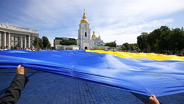 "Экономика Украины почти наполовину в тени"