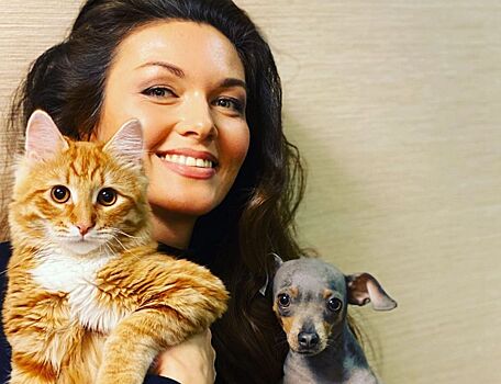 Актриса Юлия Такшина призналась, что в детстве ее оставляли под присмотром собаки