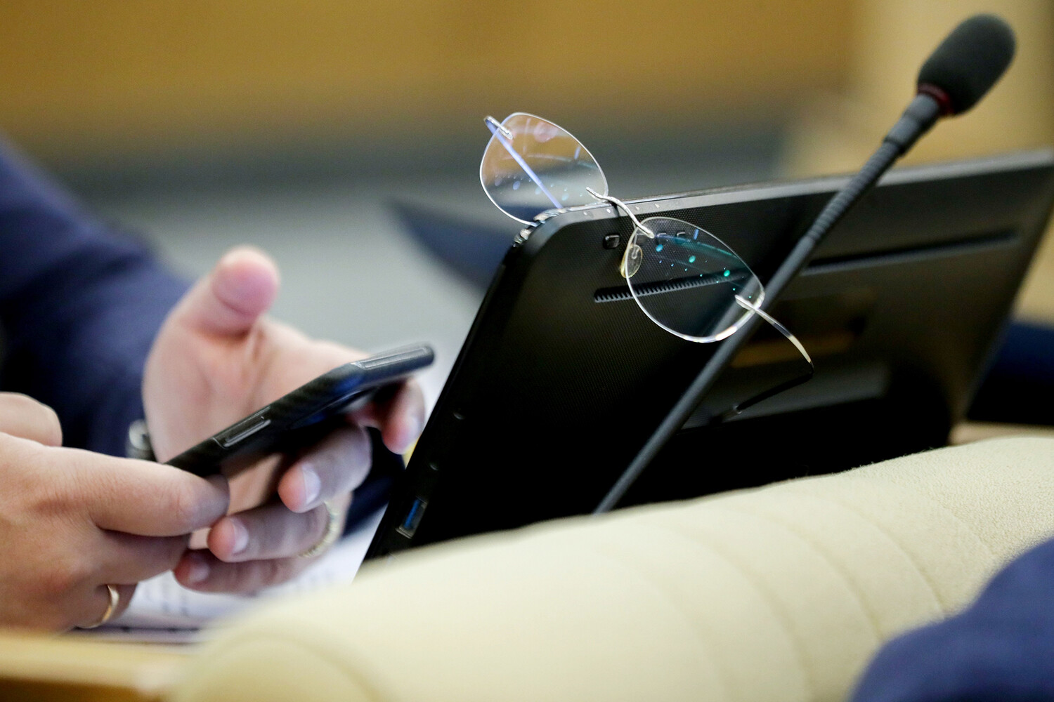 Депутаты от КПРФ предложили обязать органы власти закупать российскую технику