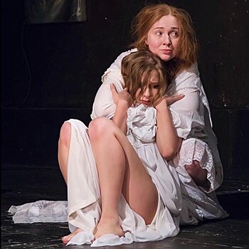 Елизавета Арзамасова рассказала об опасностях в театре