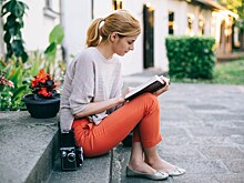 Проба пера: звезды, чьи книги мы увидим летом 2017 года