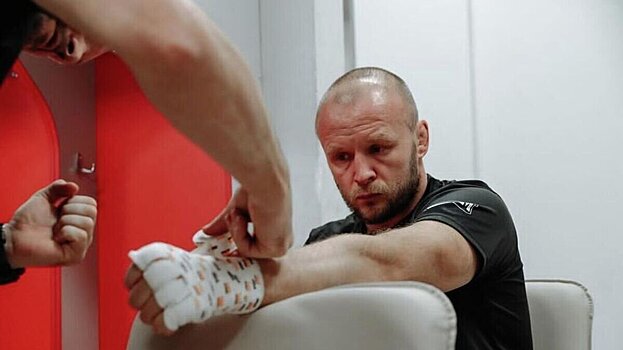 Отец Шлеменко – о травмах сына: «Запомнилось, когда он уехал в Бразилию и там два боя провел. Вернулся – обе руки в гипсе. Его наложили так, чтобы он мог писать – студент ведь»